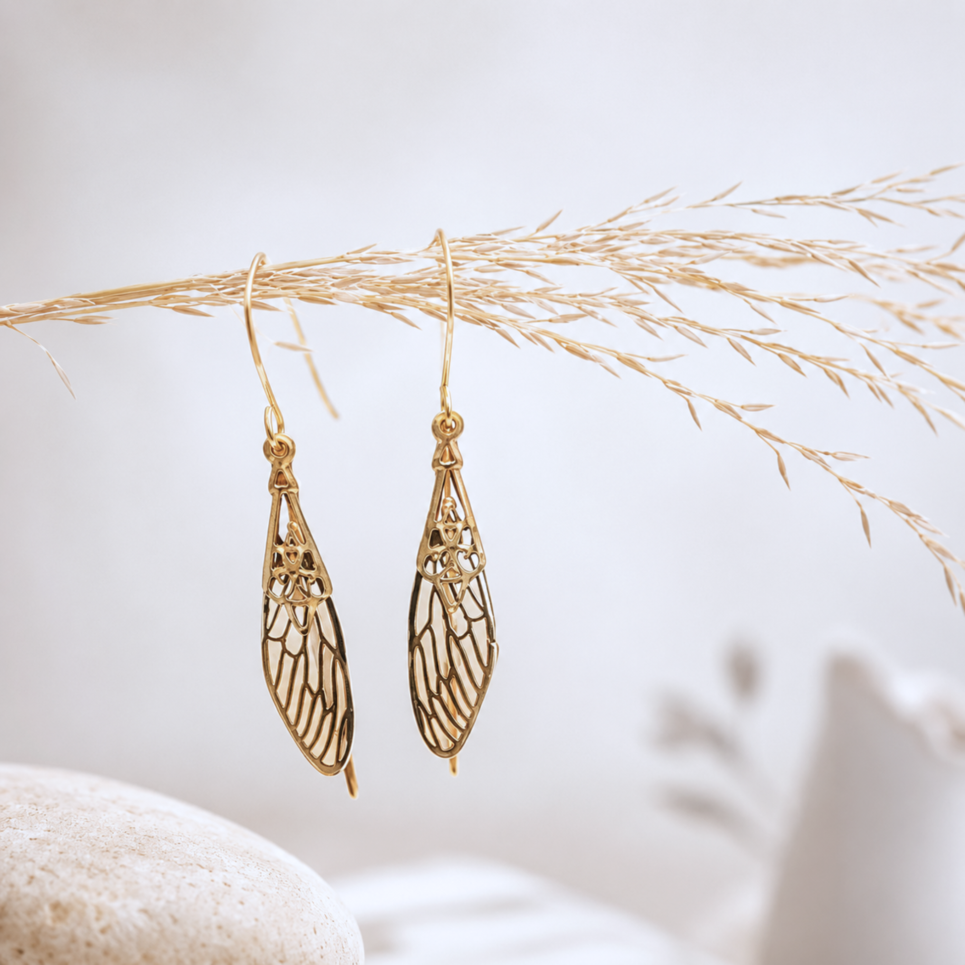 Boucles d'oreille Cigale Vitrail – véritables ailes de cigale brune bijou féérique | Victorian Rehab
