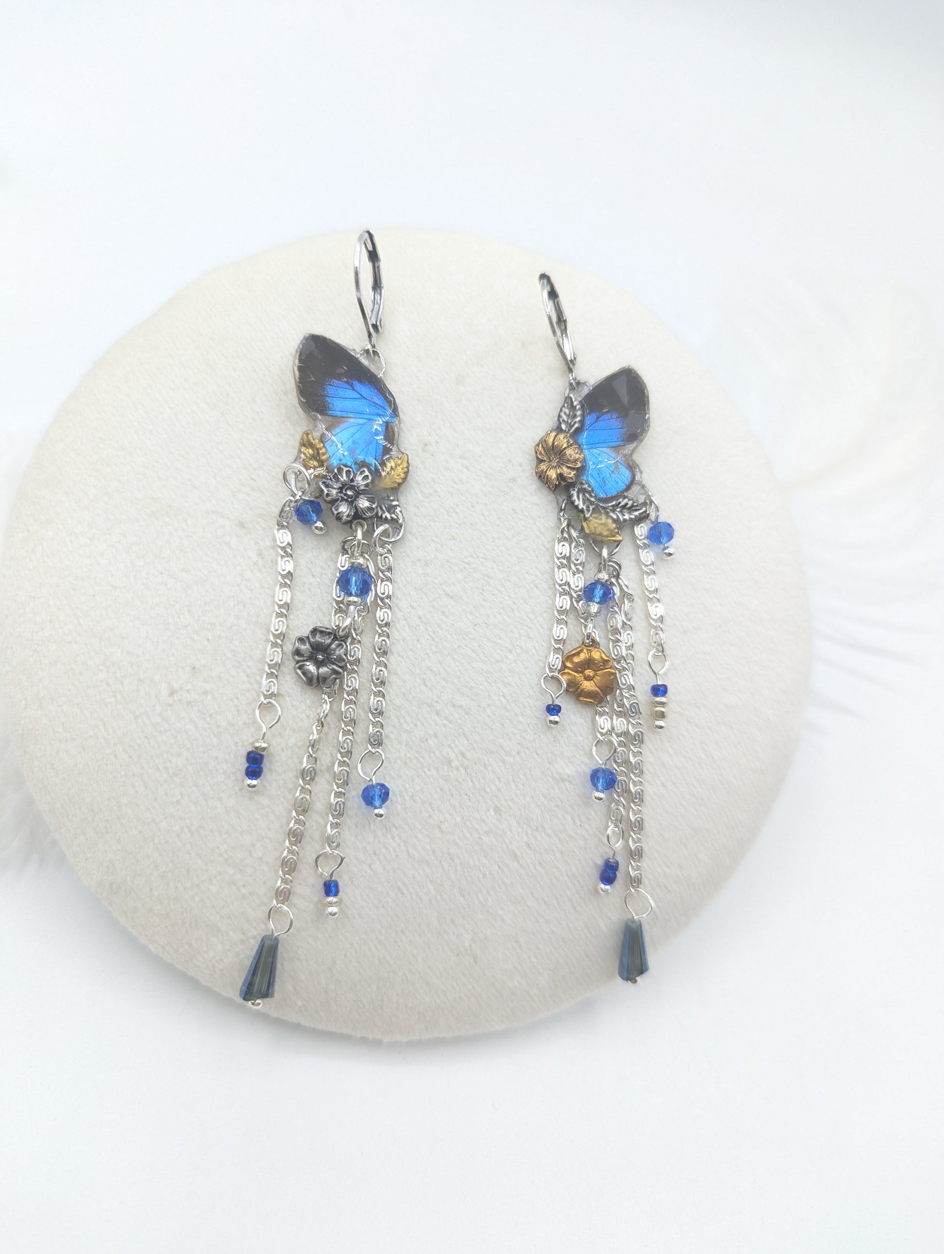 Boucles d'oreille papillon Bocchus bleu iridescent pièce unique – Victorian Rehab atelier Hérault