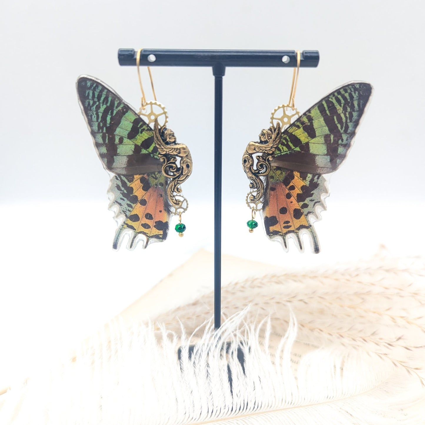 Bijou cabinet de curiosités boucles papillon Sphynx Sunset – pièce unique Victorian Rehab