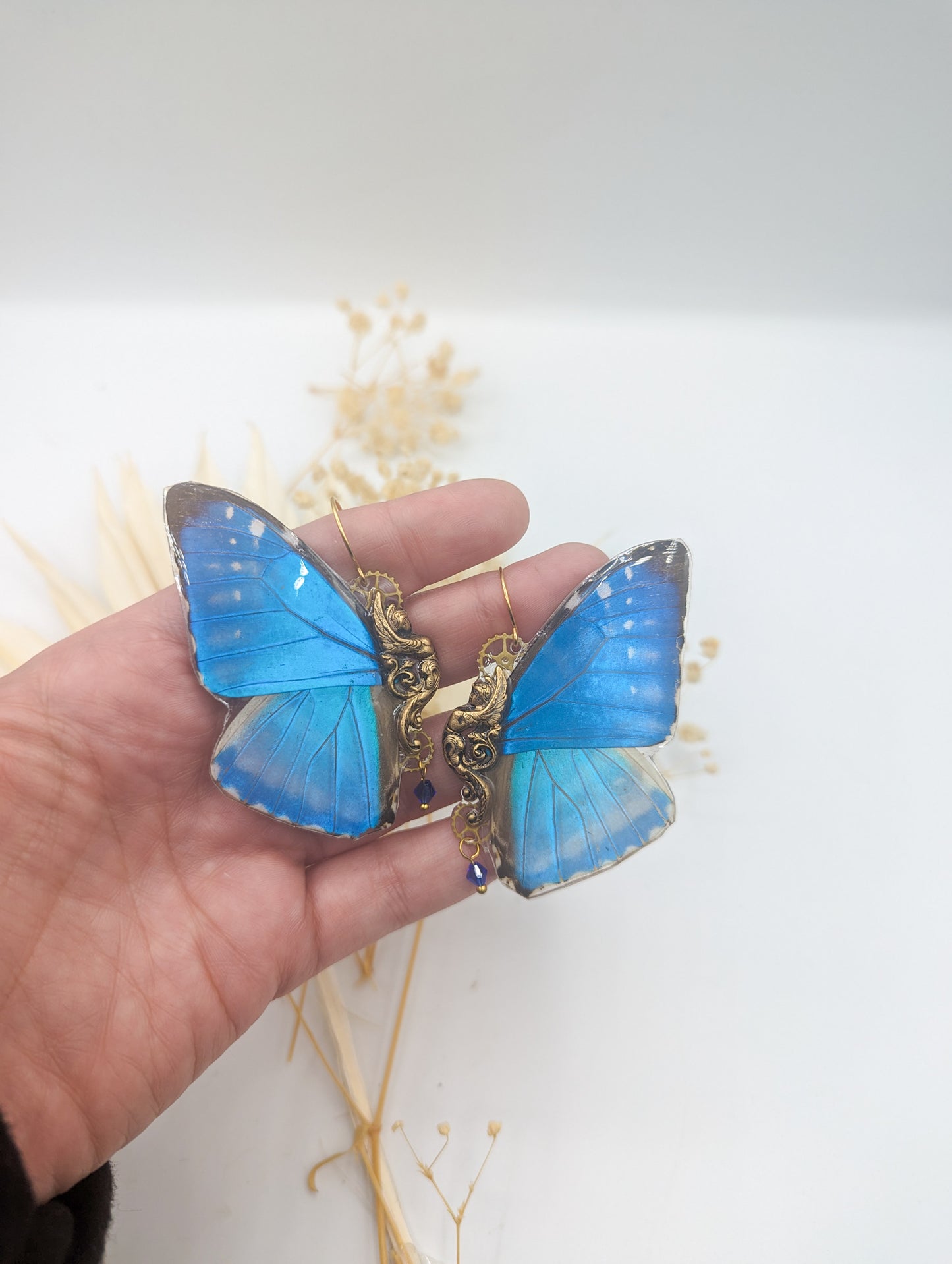 Boucles Sphynx Morpho Zephyritis portées – bijou steampunk Art Nouveau Victorian Rehab