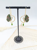 Boucles d'oreille Zéphyr vert tilleul vue de face – bijou fait main Hérault Victorian Rehab