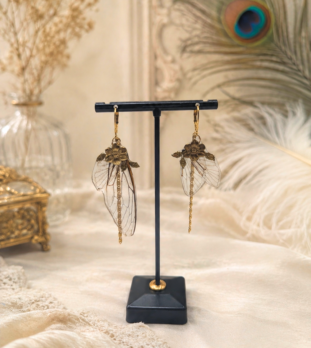 Boucles d'oreille Asymétriques ailes de cigale et laiton doré Victorian Rehab