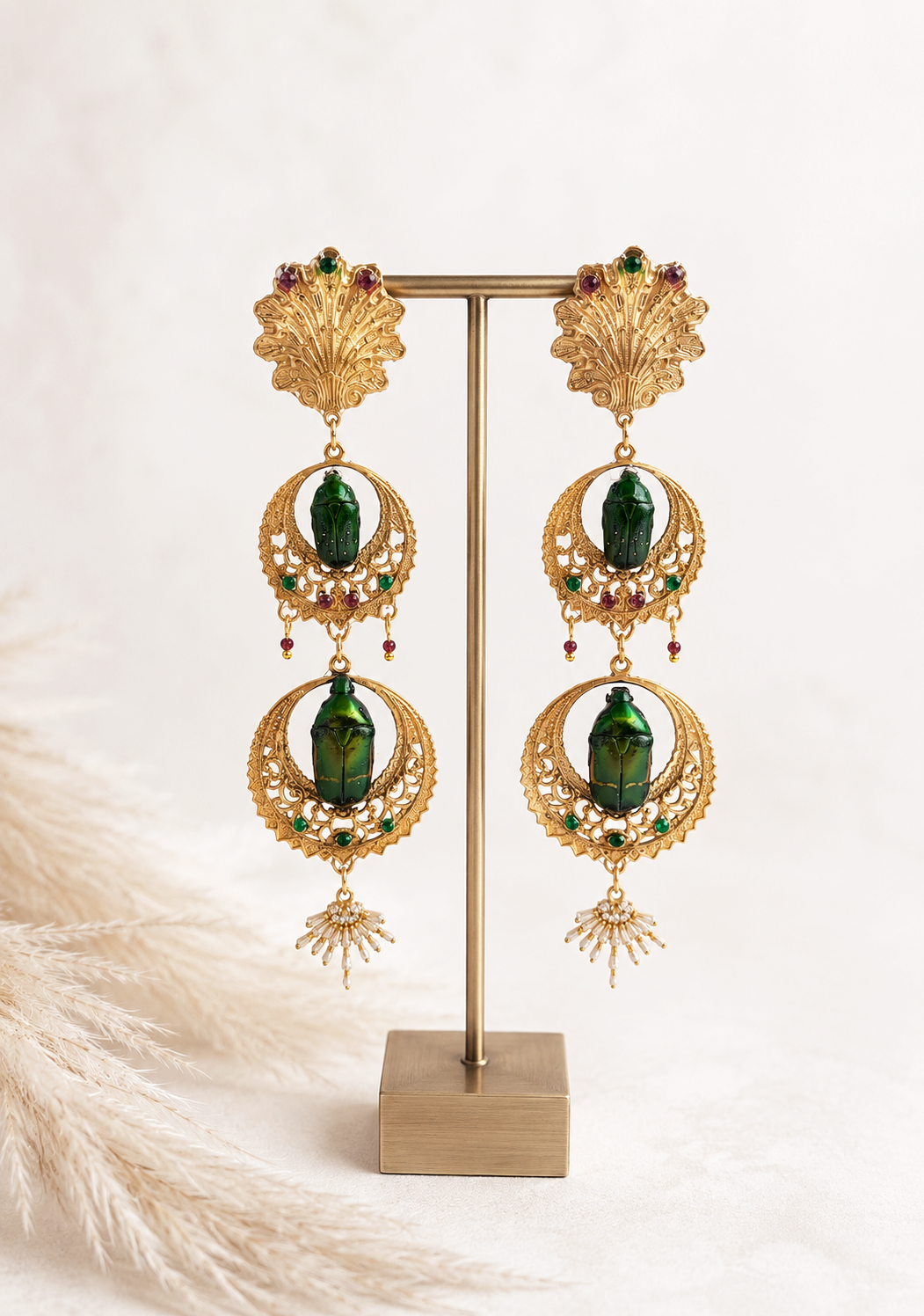 Boucles Cantatrice version argentée – scarabée vert & strass | Victorian Rehab