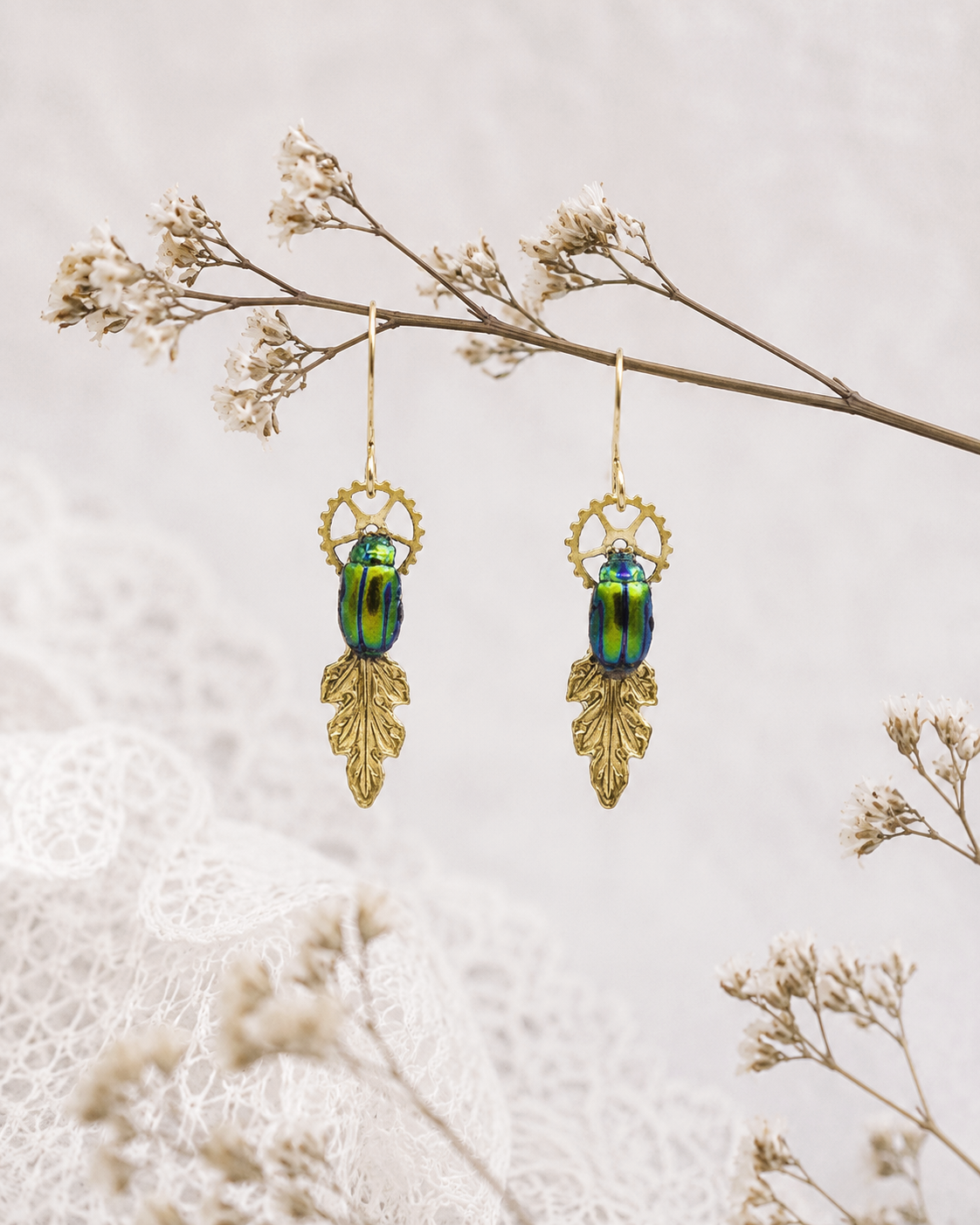 Boucles Leaf scarabée vert – monture dorée bijou quotidien | Victorian Rehab