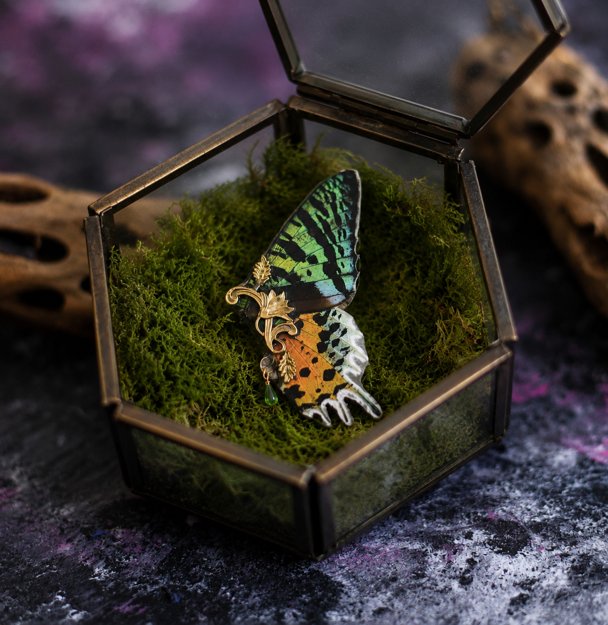 Broche Art Nouveau papillon Sunset Moth vert et orange iridéscent – Victorian Rehab