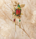 Broche Galathée Rubis – scarabée vert, ailes de cigale & fleurs en métal | Victorian Rehab