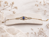 Détail bracelet Azur – scarabée bleu iridescent en résine | Victorian Rehab