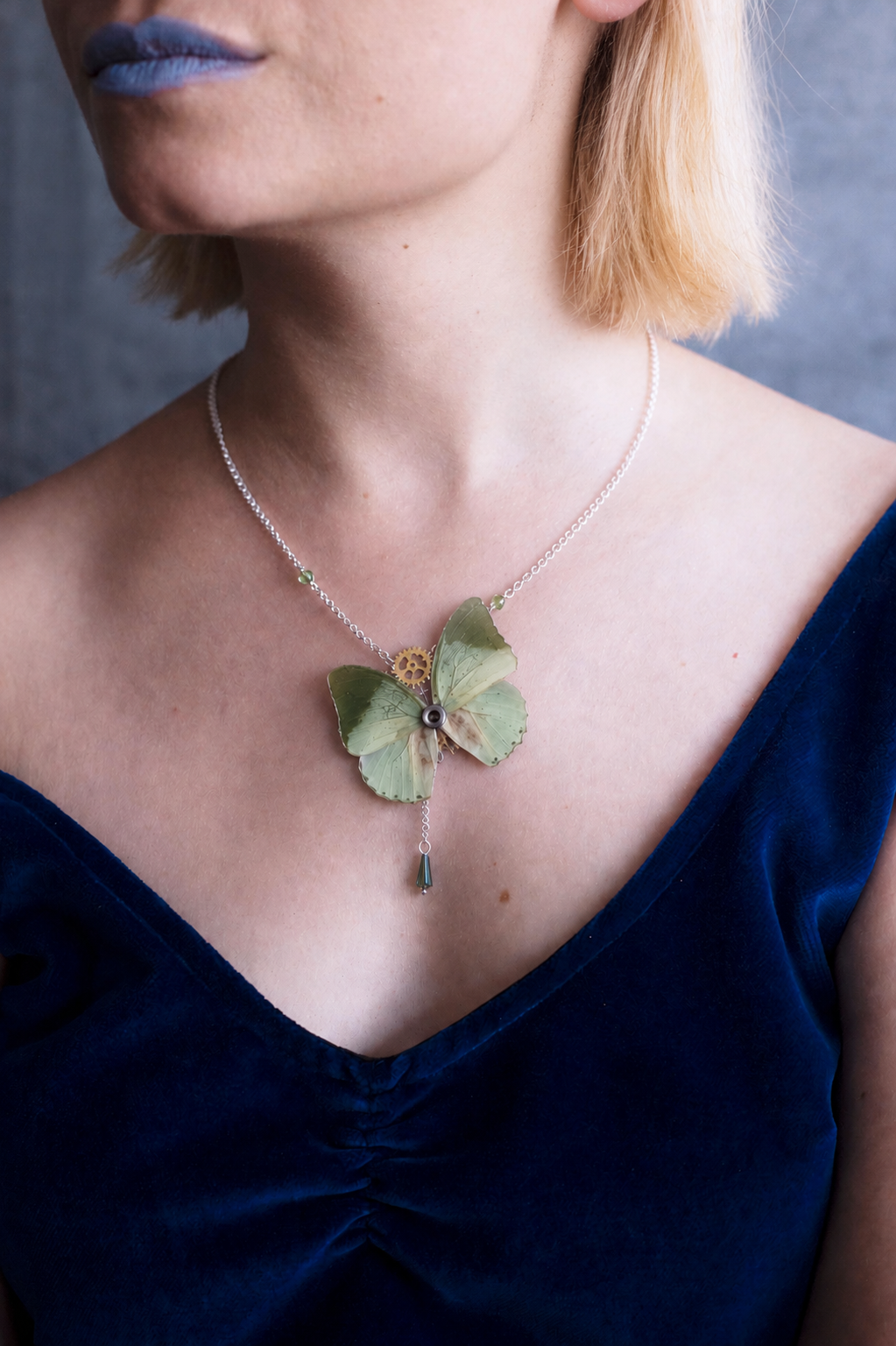 Collier Psyché Green Charaxes argenté – papillon vert émeraude Victorian Rehab