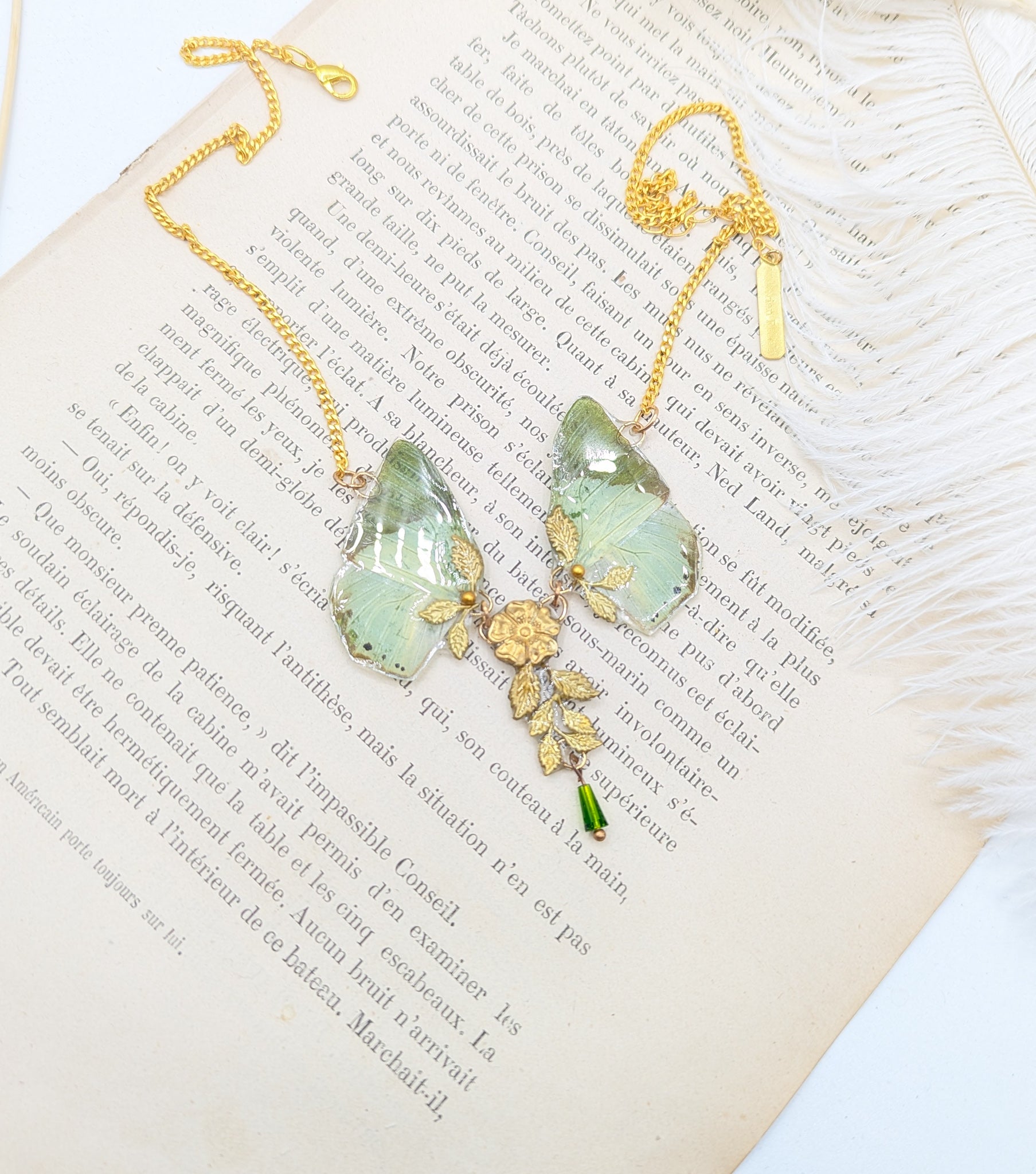 Collier cabinet de curiosités véritable aile papillon Art Nouveau – Victorian Rehab