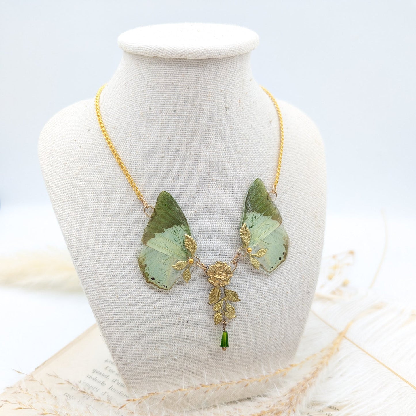 Collier fait main véritable aile de papillon Green Charaxes stabilisée résine – Victorian Rehab