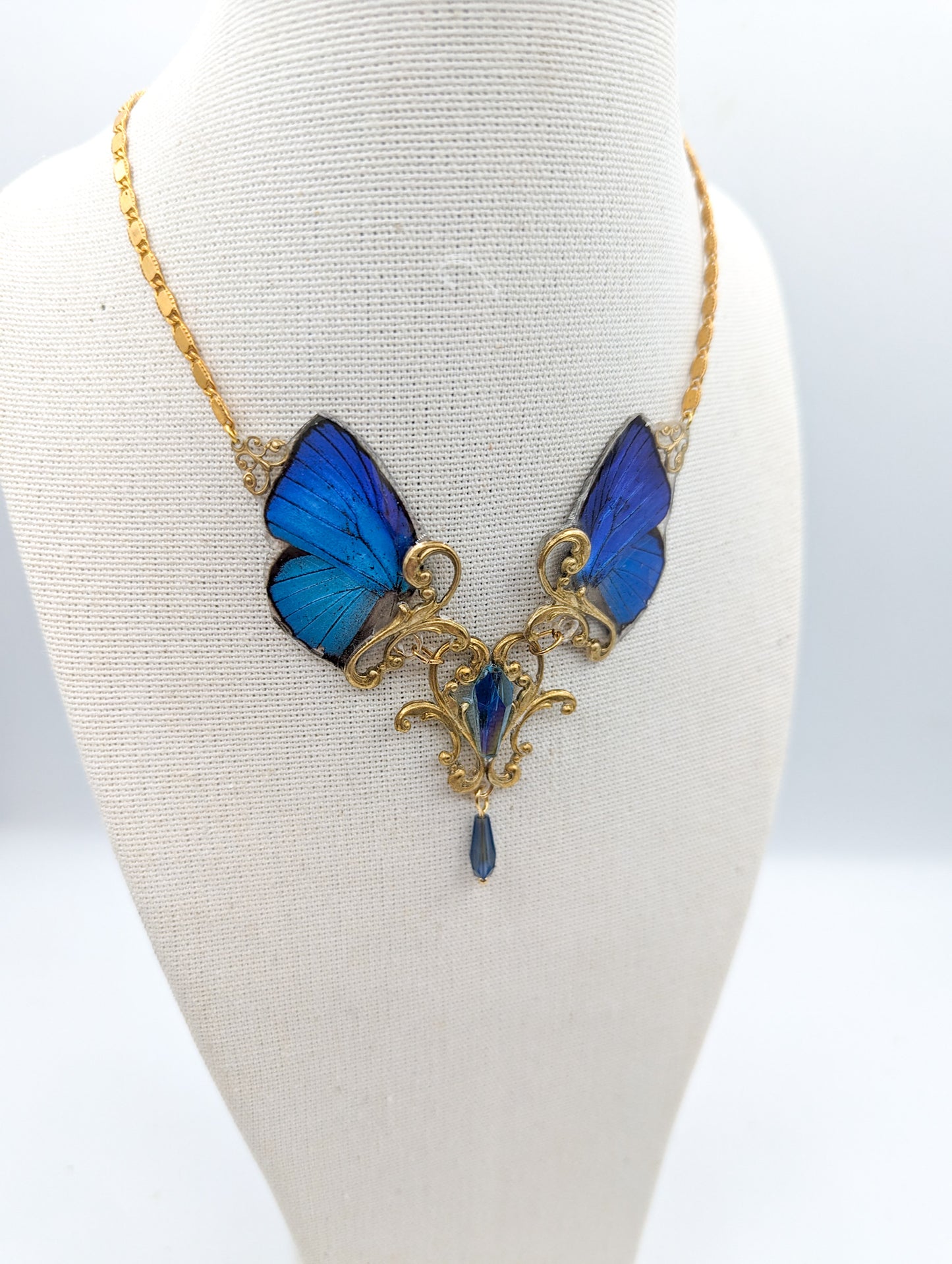 Collier Mucha inspiré Alphonse Mucha véritable aile papillon bleu – Victorian Rehab