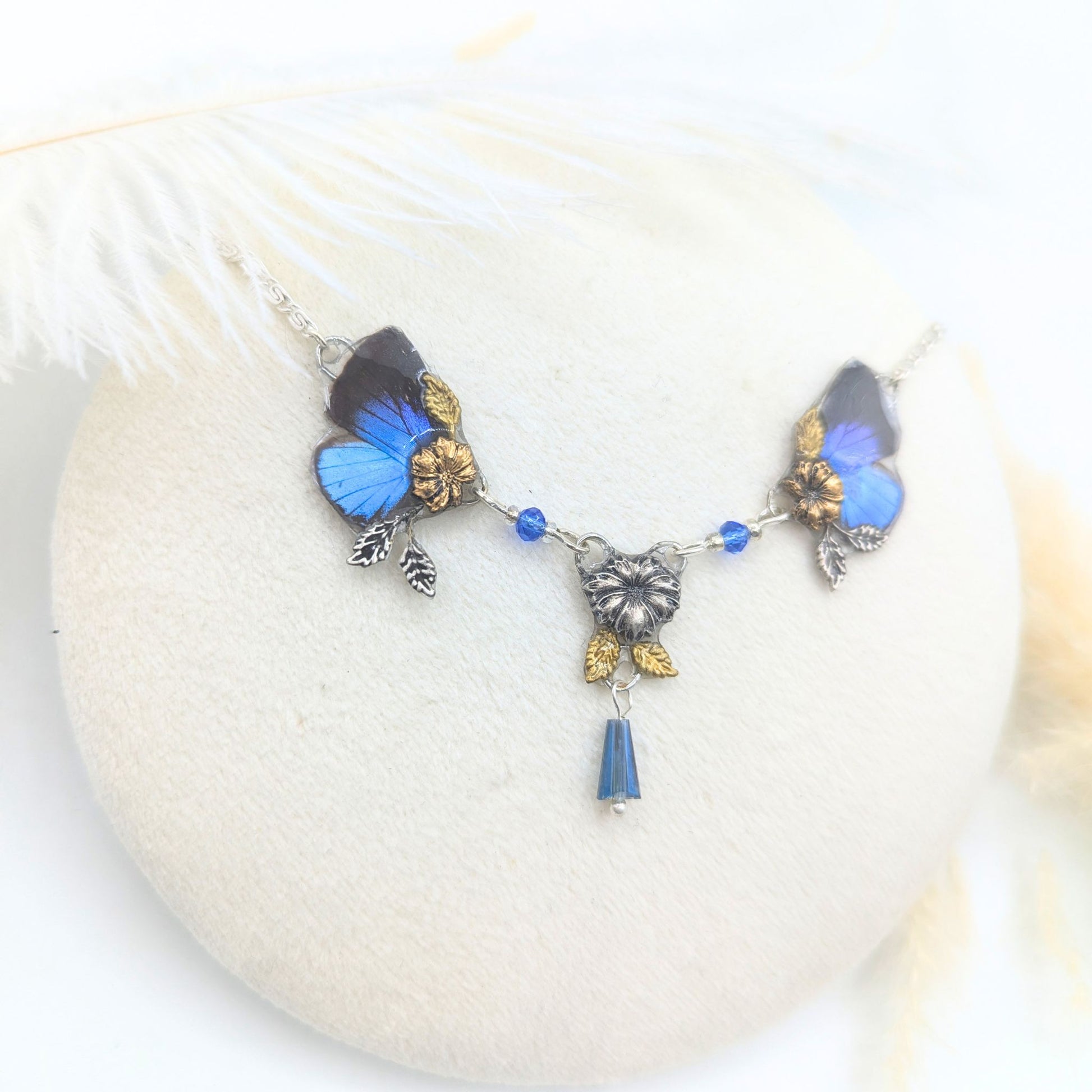 Collier Naturalia GM papillon Bocchus bleu – dominante argentée touches dorées Art Nouveau | Victorian Rehab