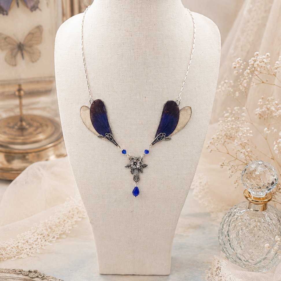 Collier Damselfly – véritables ailes de demoiselle sur motifs laiton argentés | Victorian Rehab