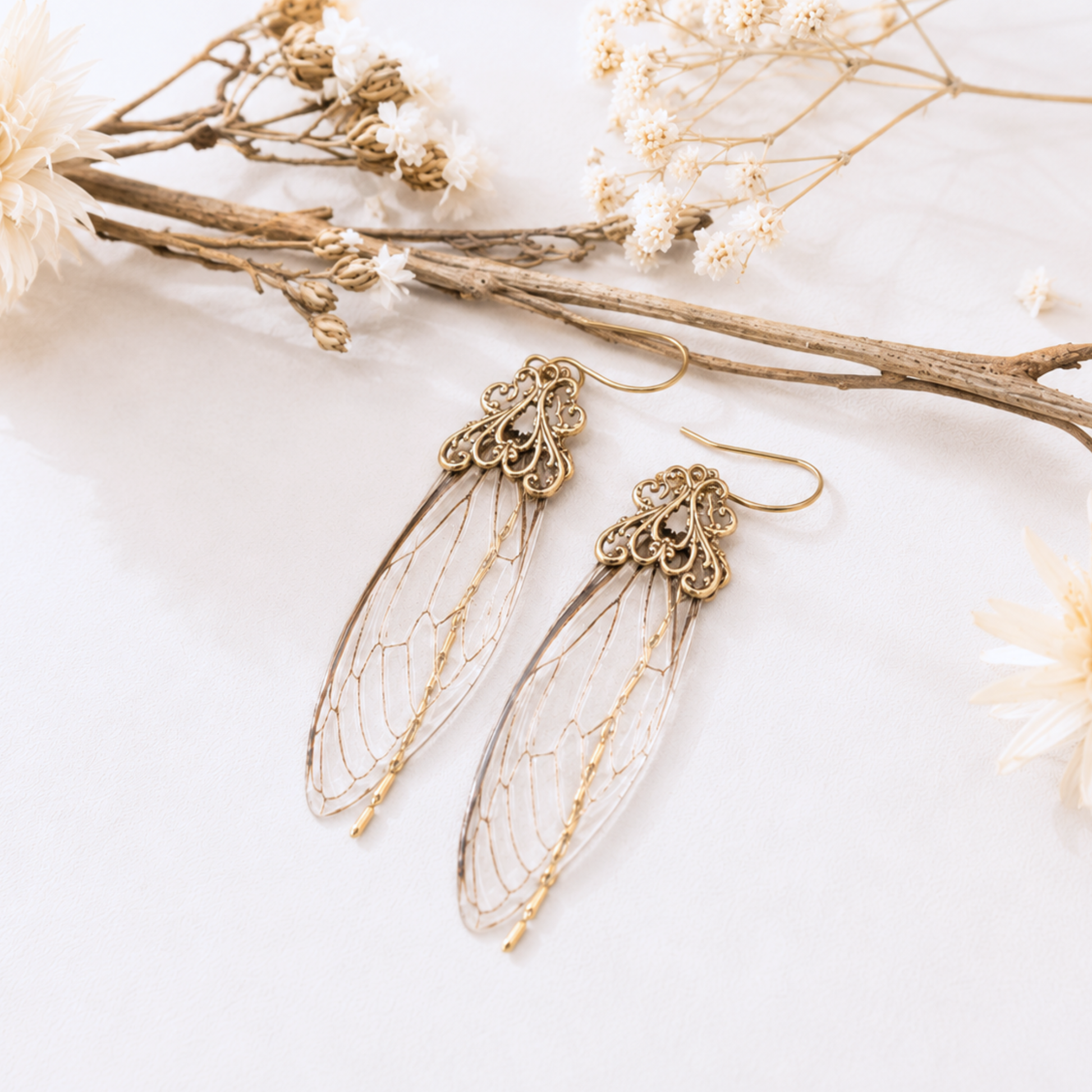 Détail boucles Mucha ailes de cigale dorées – laiton doré Art Nouveau Victorian Rehab