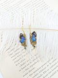 Détail boucles d'oreille Naturalia – papillon bleu électrique Bocchus, bijou fait main Hérault