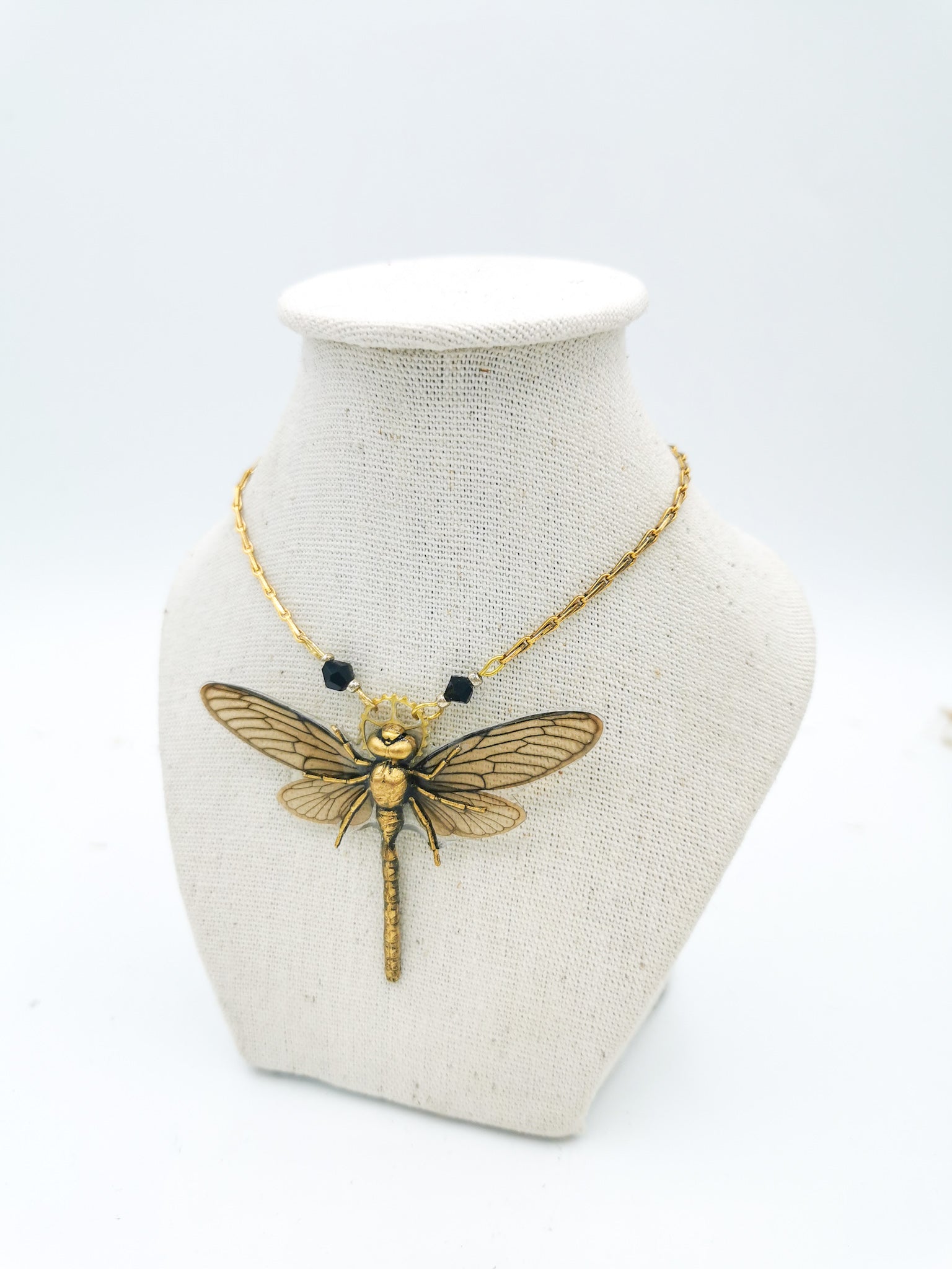 Collier Dragonfly porté – ailes de cigale bijou féérique fait main Victorian Rehab