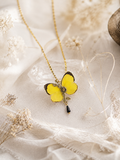 Détail collier Naturalia Eurema – aile papillon jaune fait main Hérault Victorian Rehab