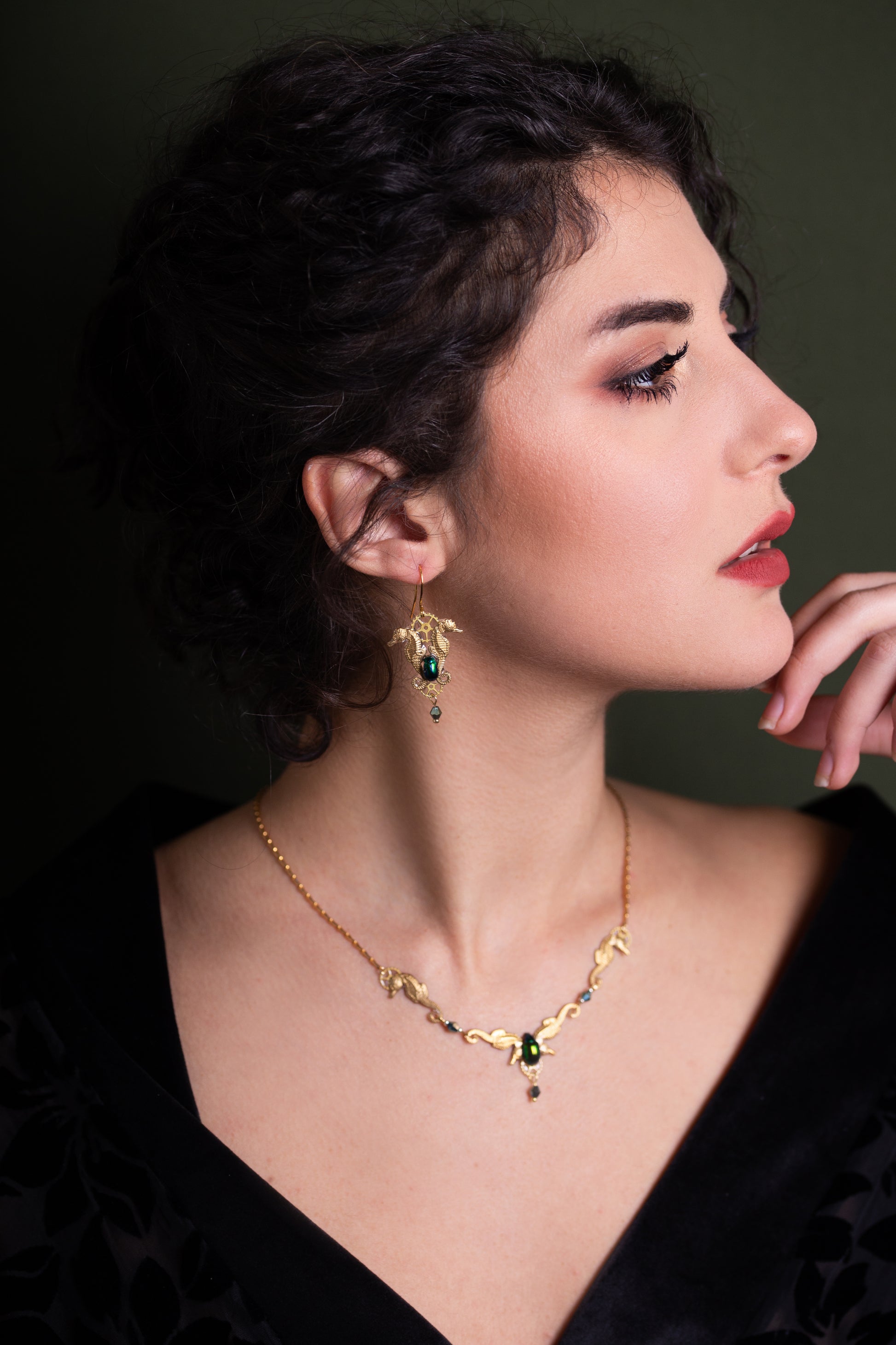Parure boucles & collier Odyssée – scarabée, hippocampe & perles de verre | Victorian Rehab