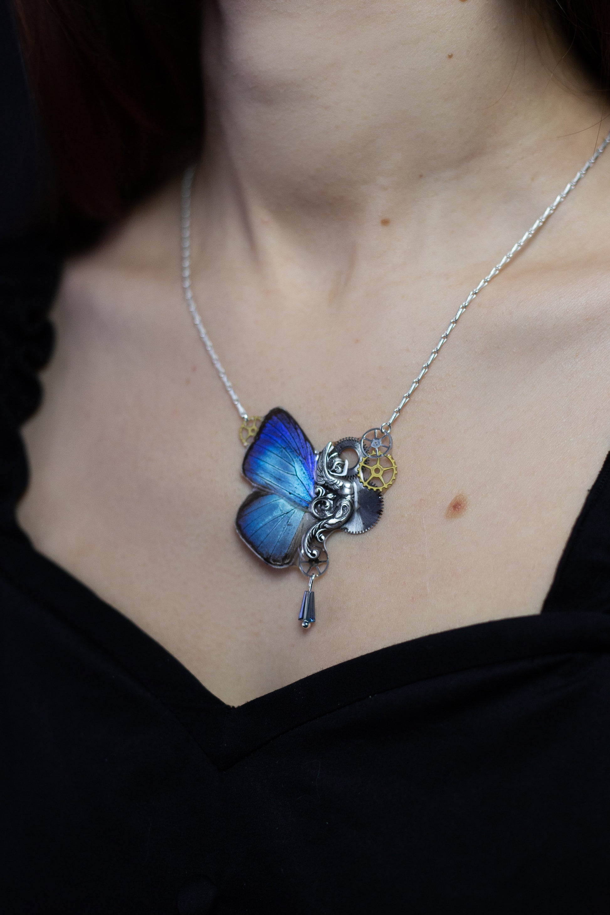 Collier Sphynx Arhopala version dorée – papillon bleu iridescent Victorian Rehab