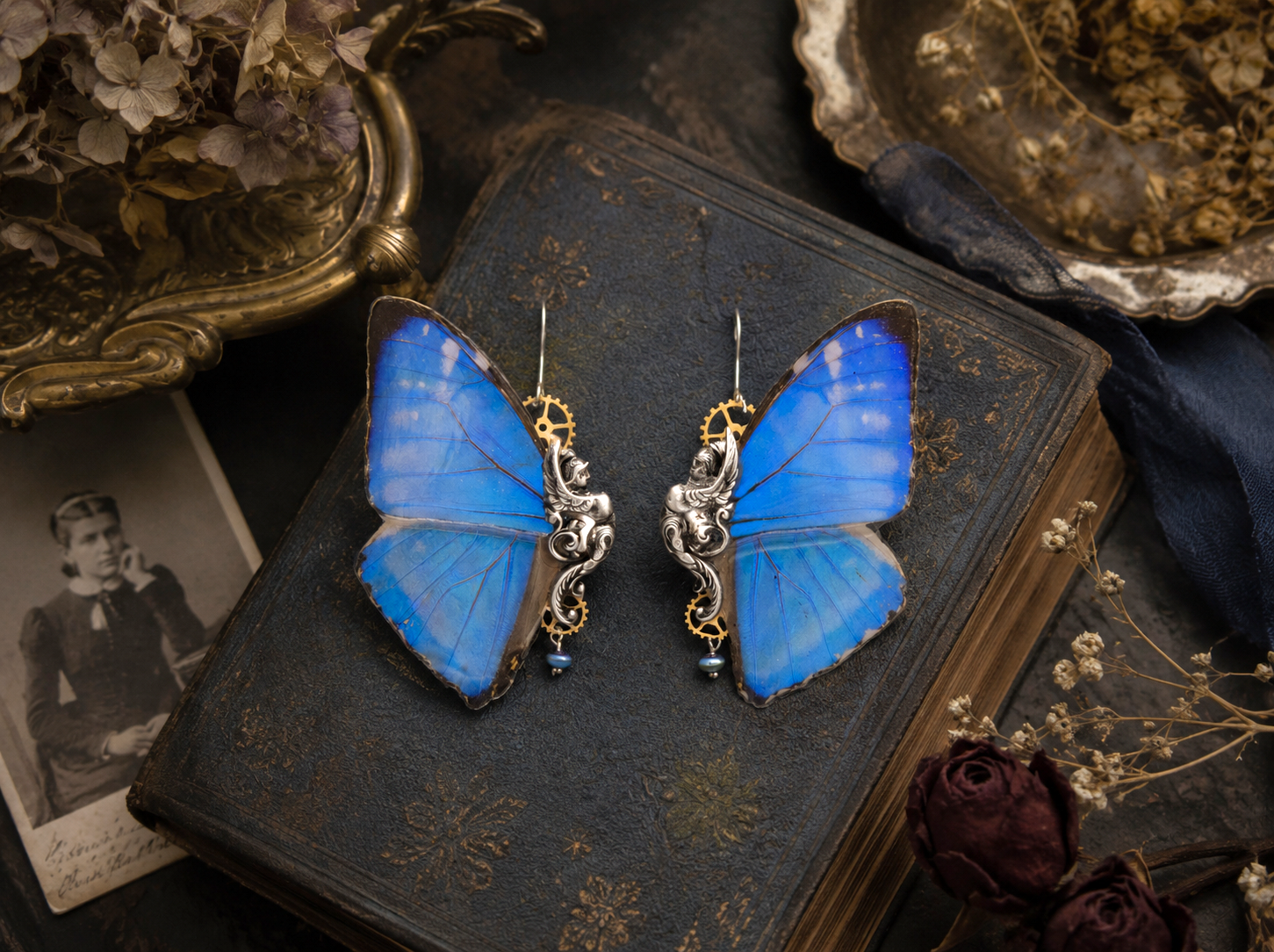 Détail boucles Sphynx Morpho Zephyritis – aile papillon bleu turquoise iridescent Victorian Rehab