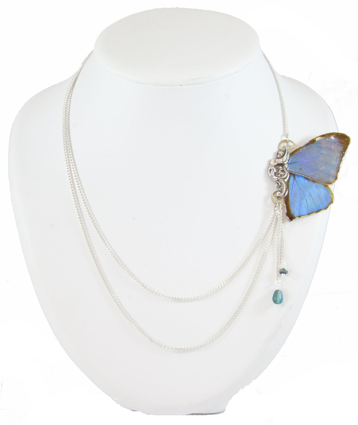 Collier Isis Morpho Portis argenté porté – bijou Art Nouveau fait main France Victorian Rehab