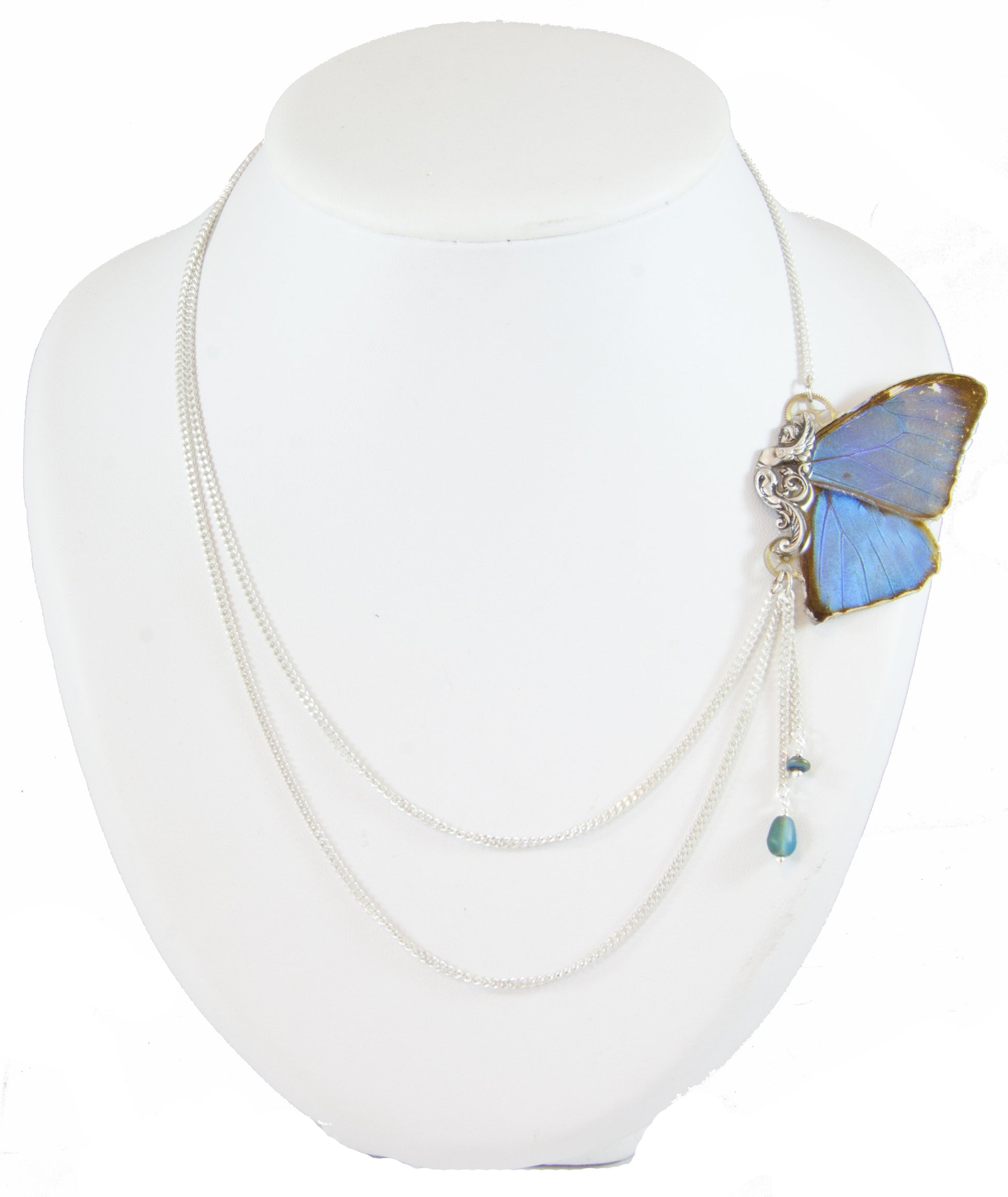 Collier Isis Morpho Portis argenté porté – bijou Art Nouveau fait main France Victorian Rehab