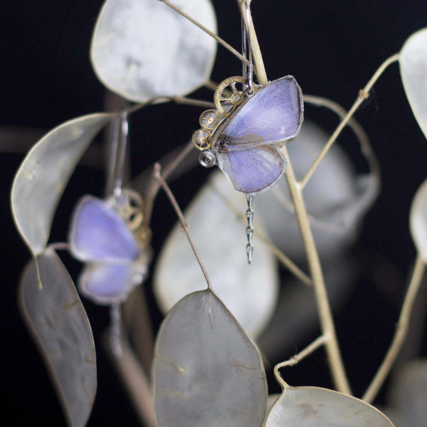 Boucles d'oreille Aponi papillon Udara Dilecta lavande lilas – engrenage horlogerie Art Nouveau | Victorian Rehab