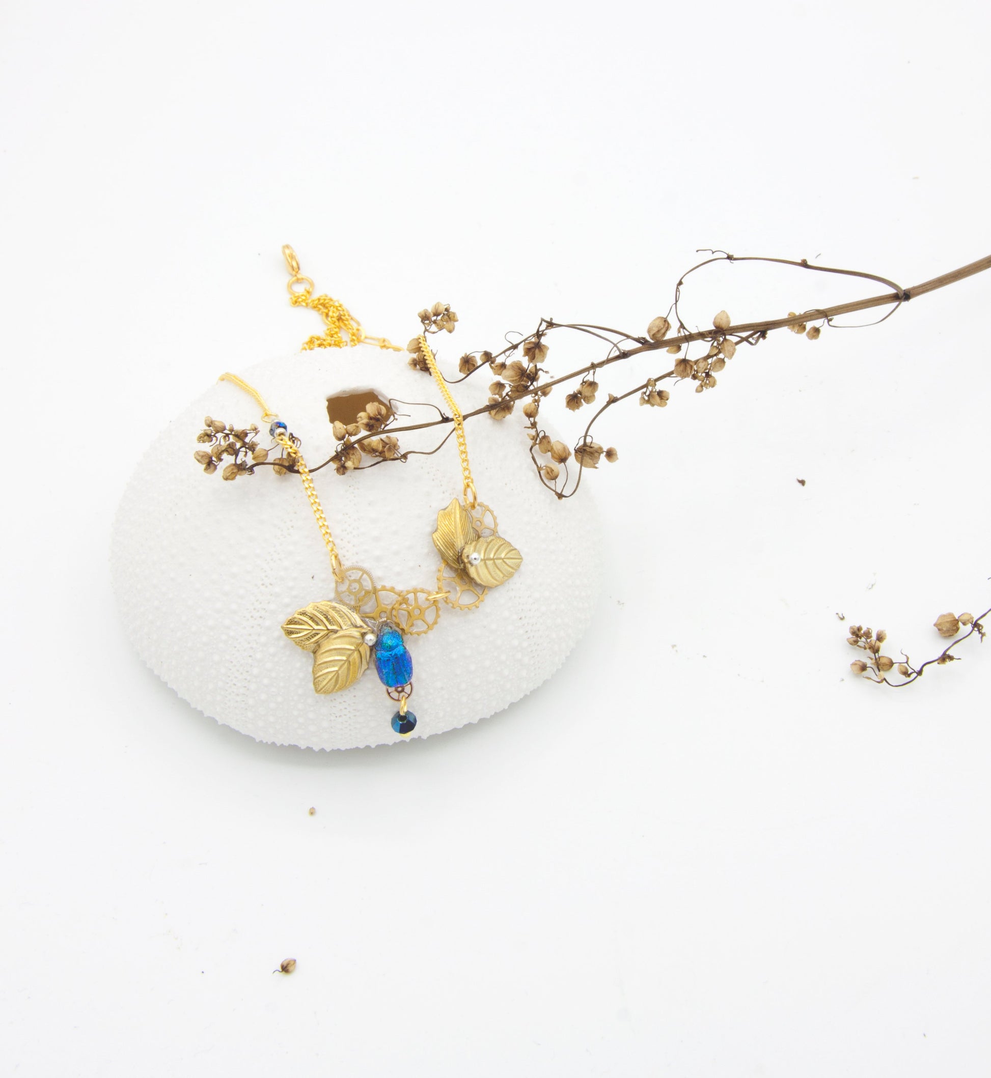 Vue ensemble collier Feuille Azur – bijou botanique cabinet de curiosités | Victorian Rehab