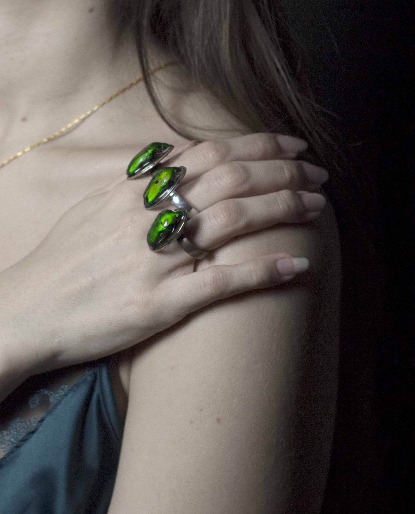 Bague Khépri – scarabée égyptien en résine, bijou cabinet de curiosités | Victorian Rehab