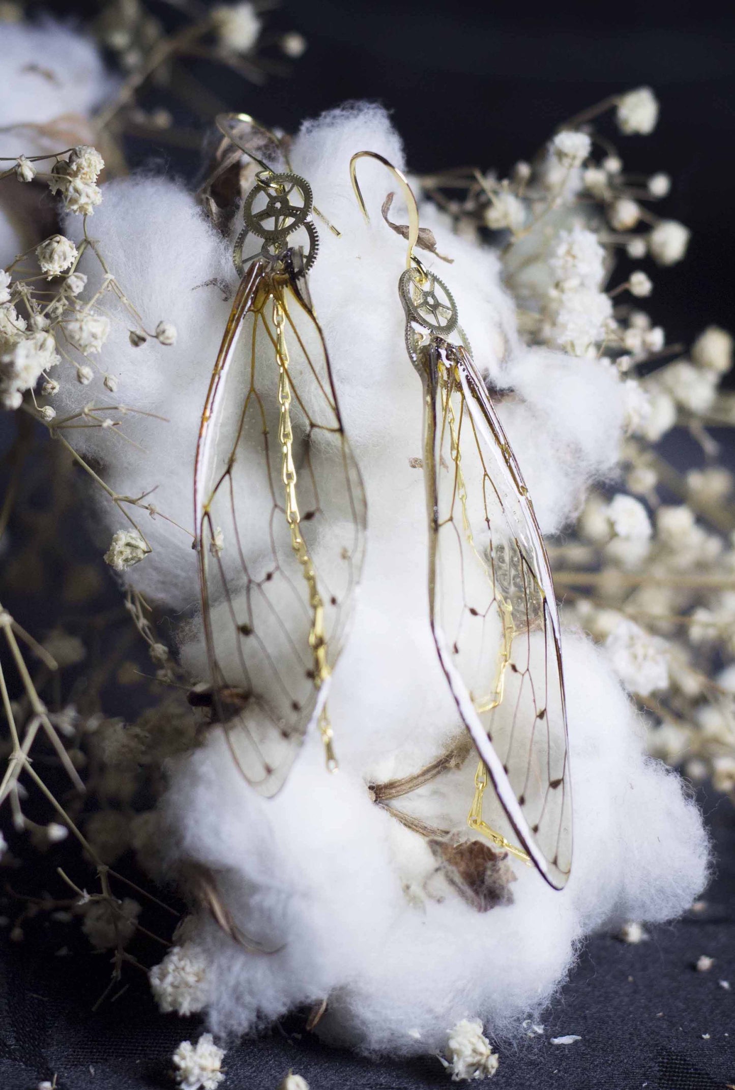 Détail boucles Cigales Cristal – ailes de fée engrenages laiton doré Art Nouveau Victorian Rehab