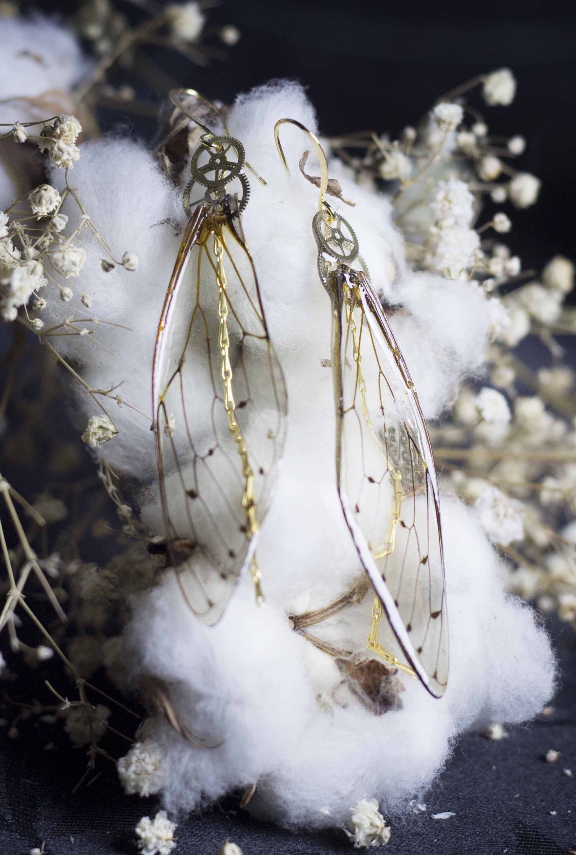 Détail boucles Cigales Cristal – ailes de fée engrenages laiton doré Art Nouveau Victorian Rehab