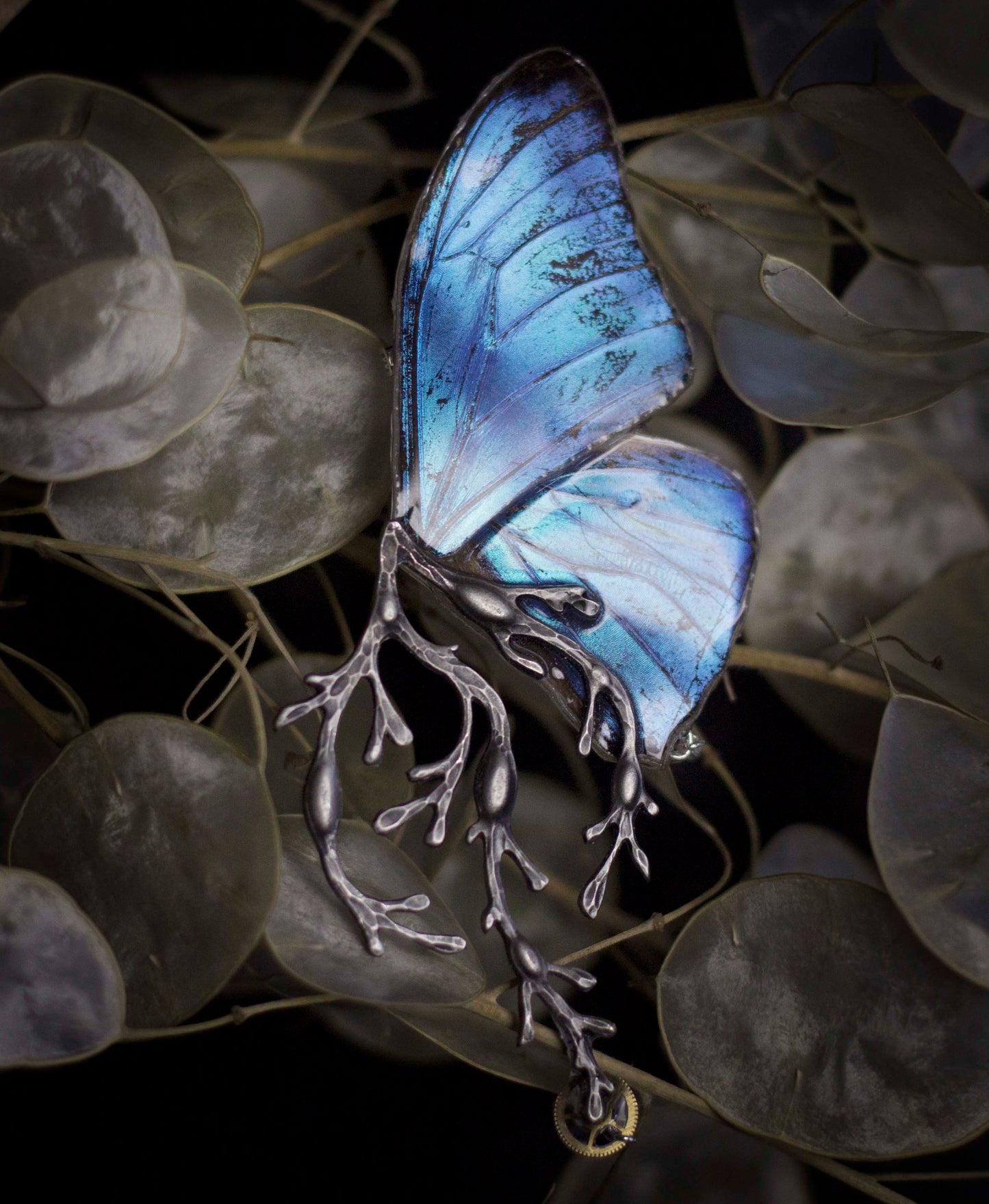 Broche Thétis papillon Morpho bleu iridescent – engrenage horlogerie steampunk | Victorian Rehab
