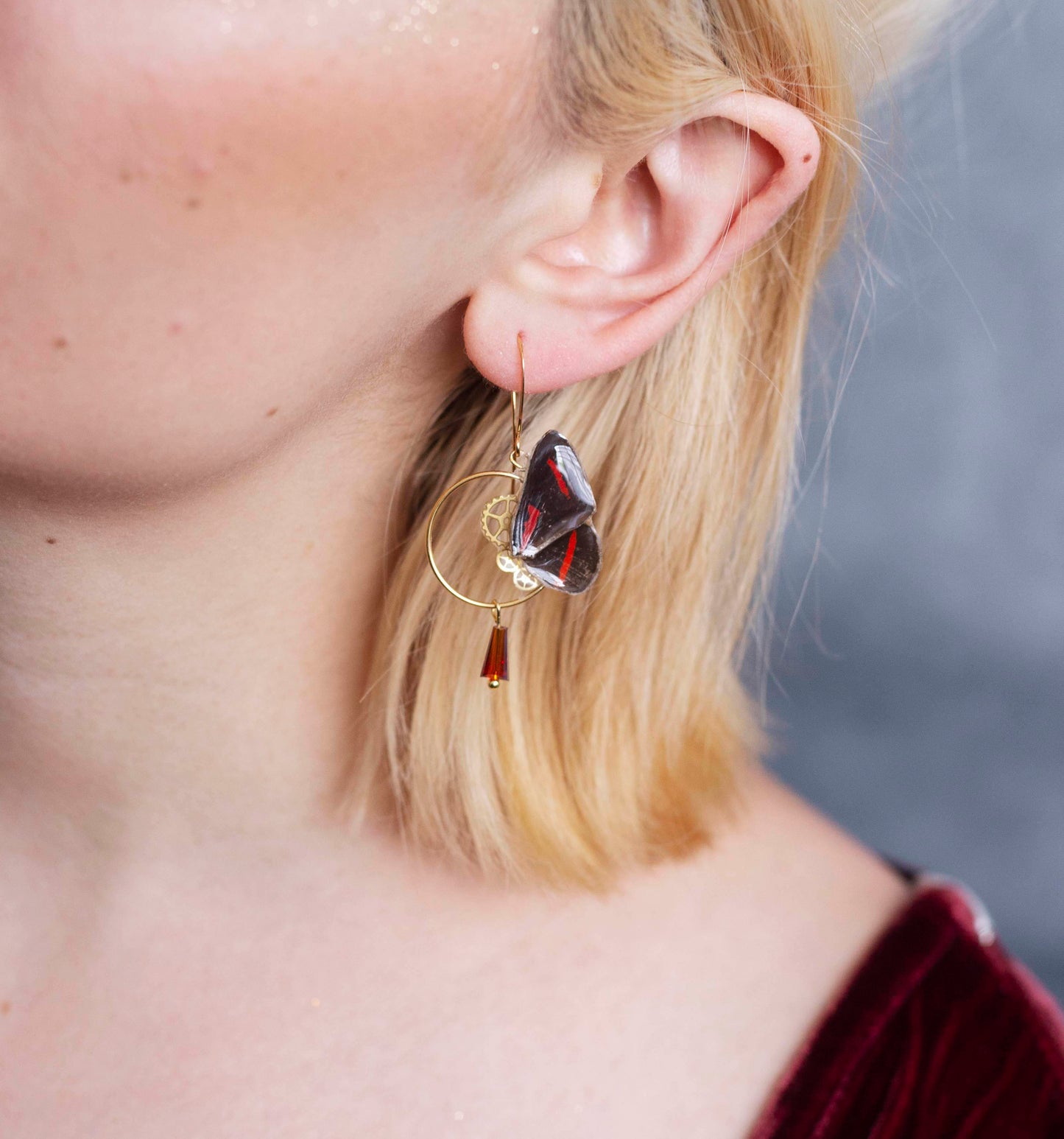 Boucles d'oreille Zéphyr papillon Amarynthis Meneria rouge noir – doré Art Nouveau | Victorian Rehab