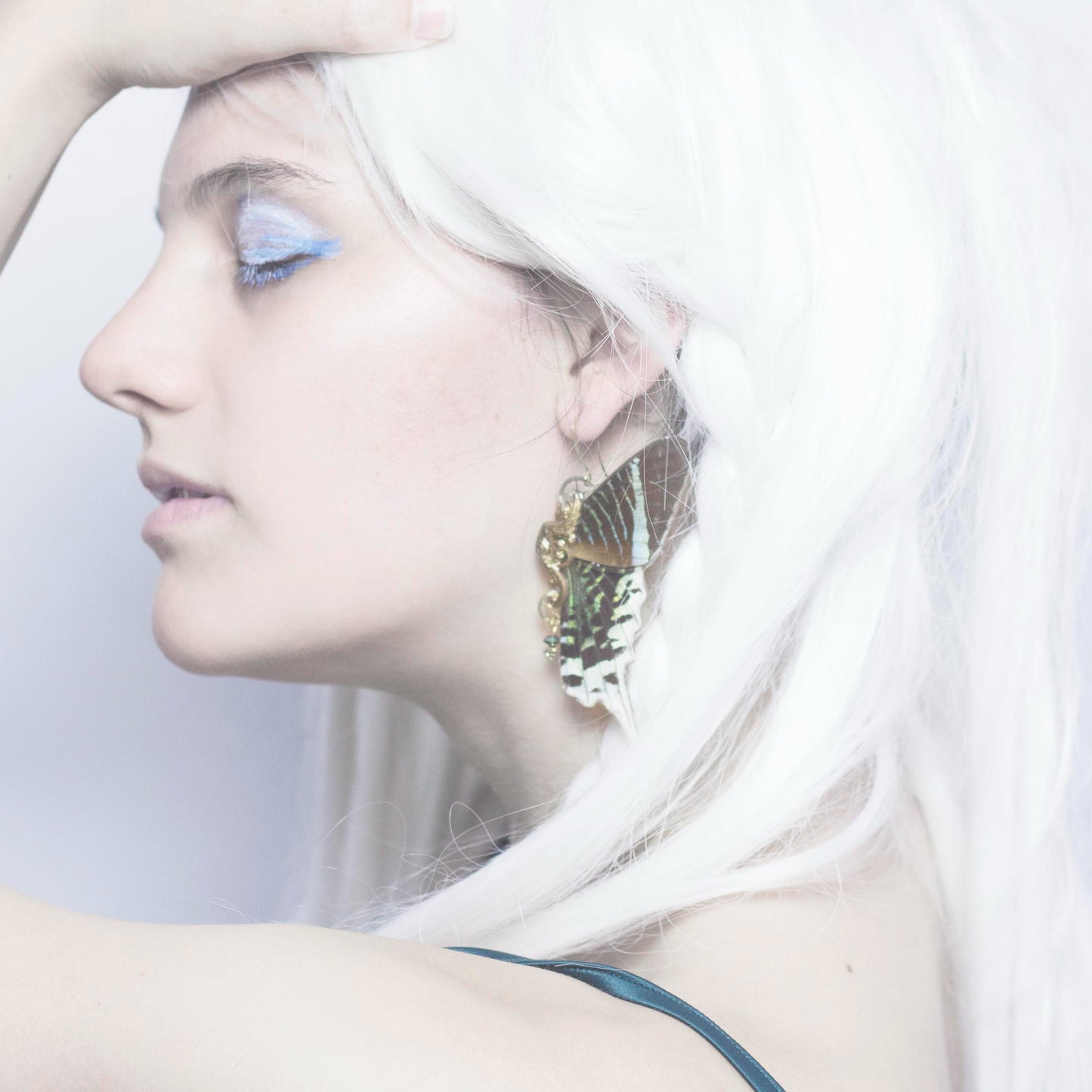 Boucles d'oreille Sphynx Urania Ripheus – noir bleu vert iridescent engrenage horlogerie | Victorian Rehab