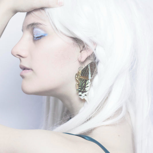 Boucles d'oreille Sphynx Urania Ripheus – noir bleu vert iridescent engrenage horlogerie | Victorian Rehab