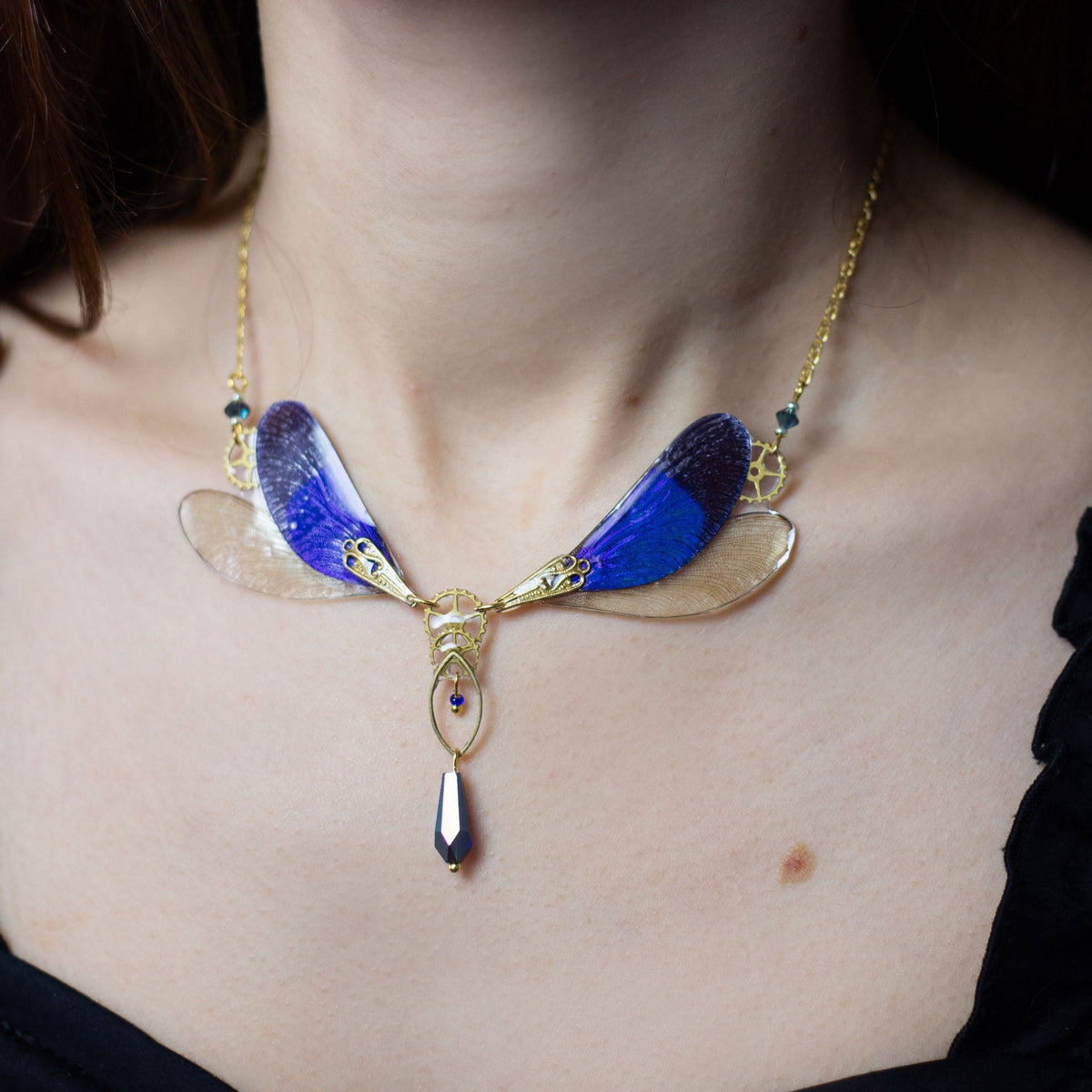 Collier Demoiselles ailes de libellule bleue doré – bijou féérique ailes de fée | Victorian Rehab
