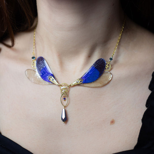 Collier Demoiselles ailes de libellule bleue doré – bijou féérique ailes de fée | Victorian Rehab