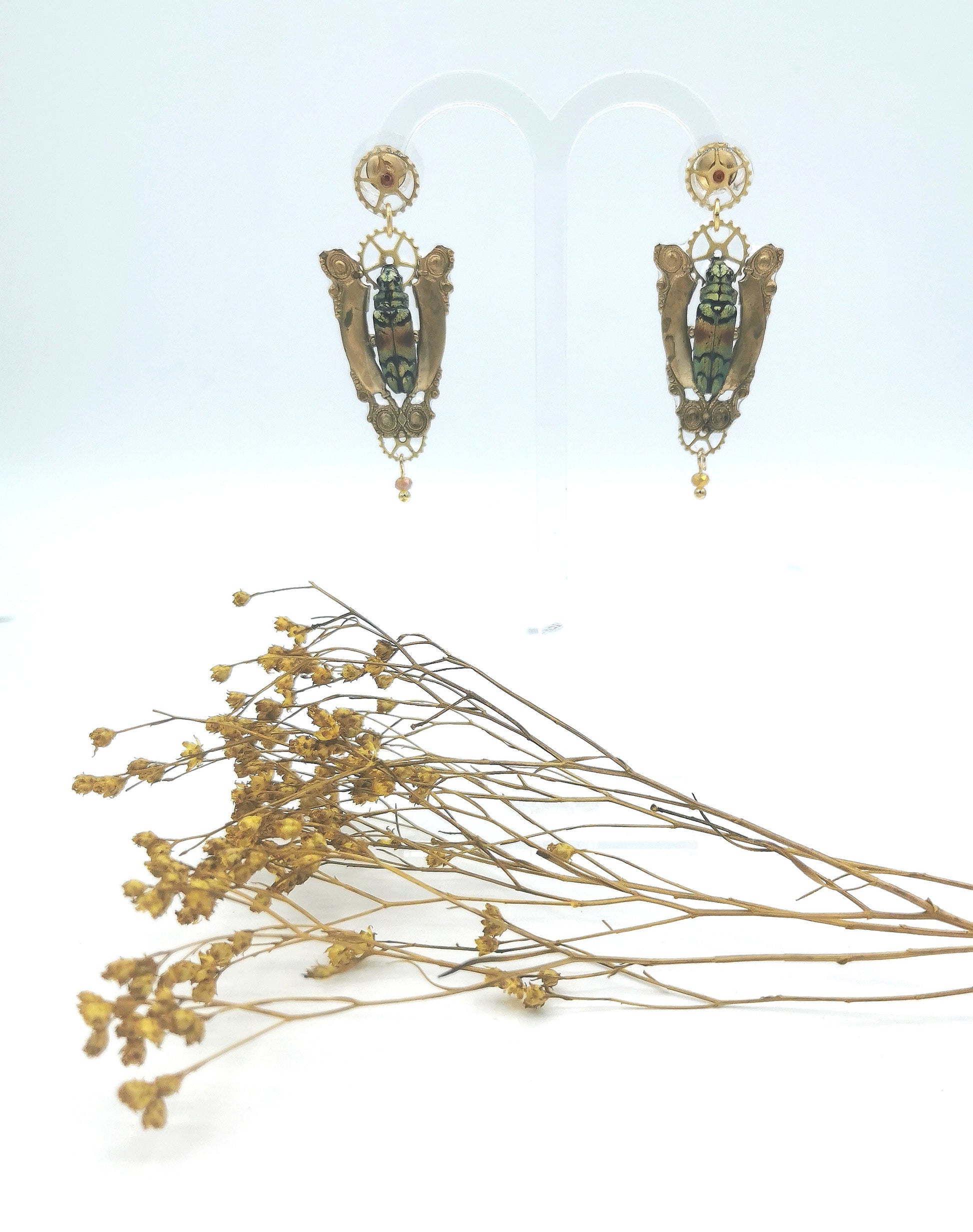 Boucles Anubis portées – bijou talisman Égypte antique fait main | Victorian Rehab