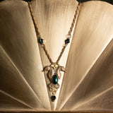 Détail collier Odyssée – scarabée, hippocampe & perles de verre | Victorian Rehab