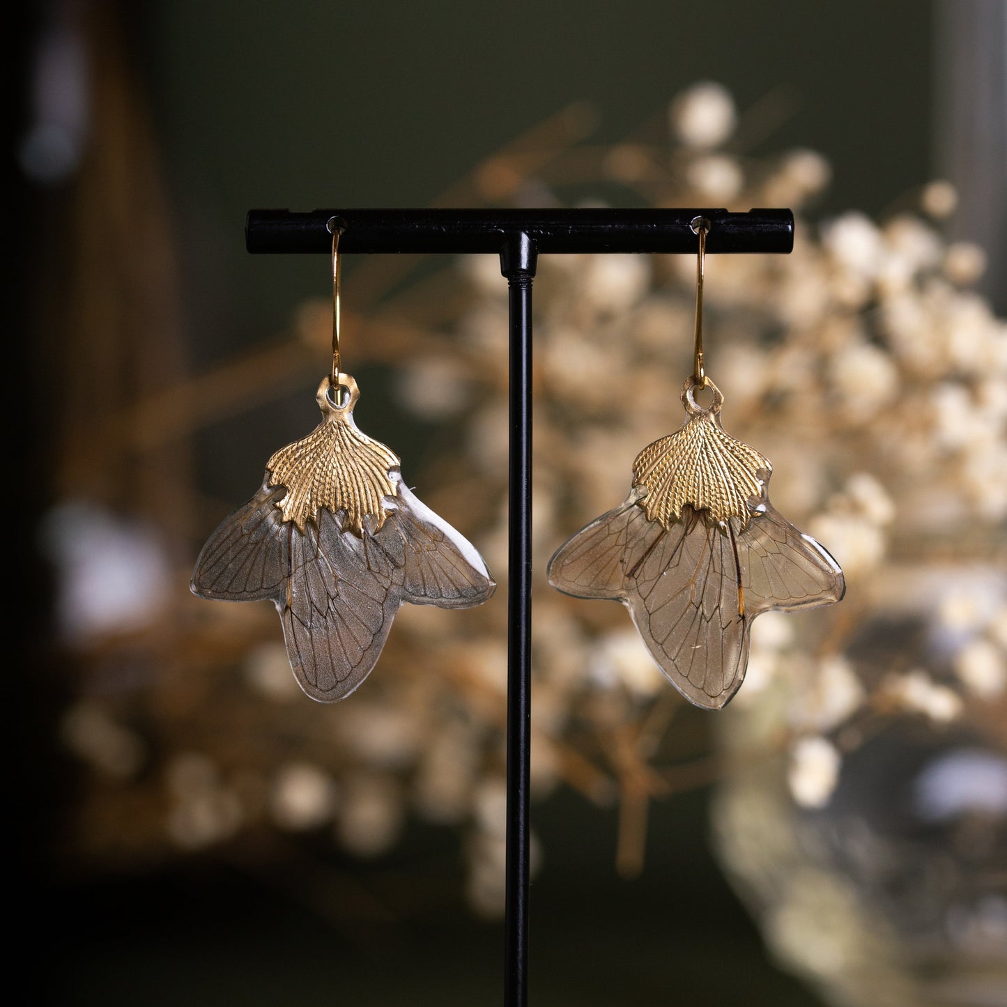 Boucles d'oreille Lyrie triple ailes de cigale dorées – bijou féérique ailes de fée | Victorian Rehab