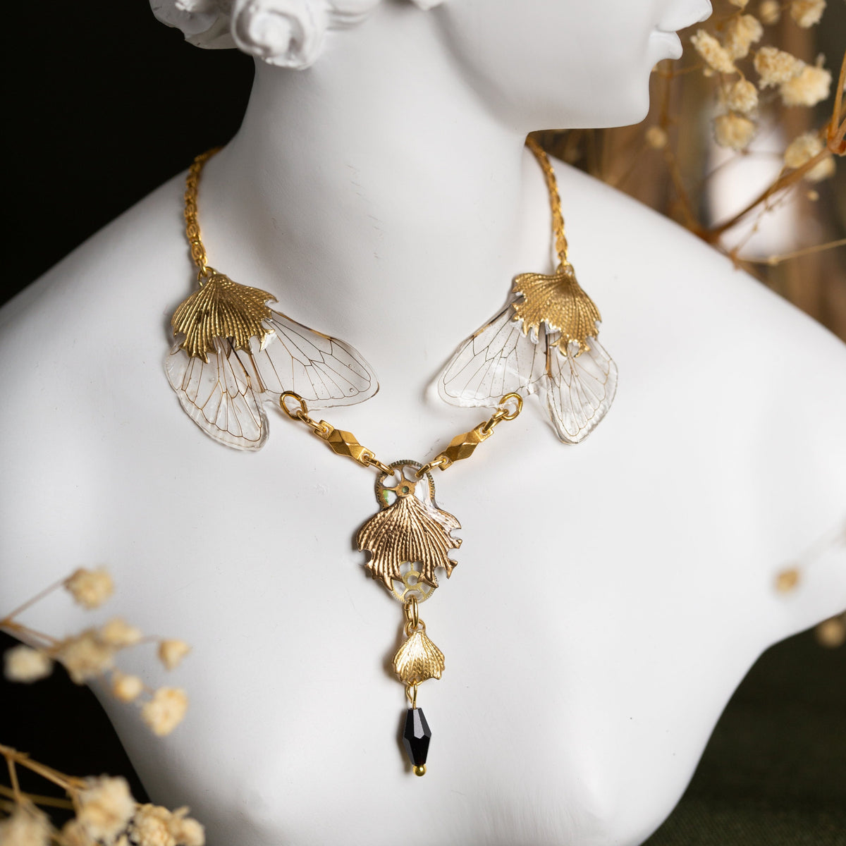 Collier Lyrie ailes de cigale doré – bijou féérique ailes de fée | Victorian Rehab