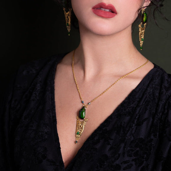 Collier Osiris avec véritable scarabée vert creation victorian rehab