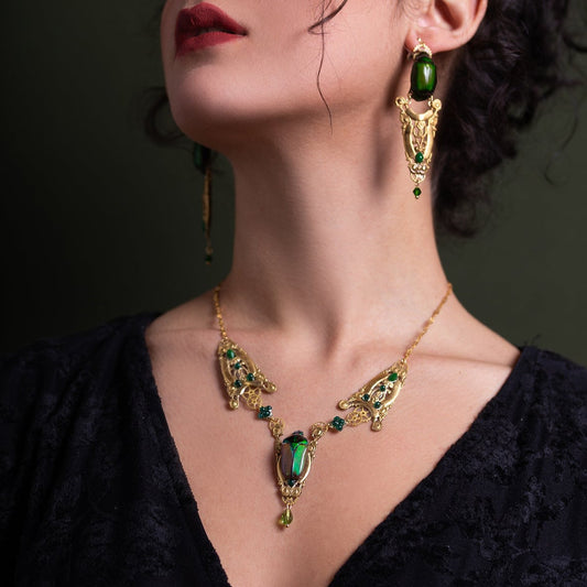Collier Anubis – véritable scarabée vert & perle de jade, laiton doré | Victorian Rehab
