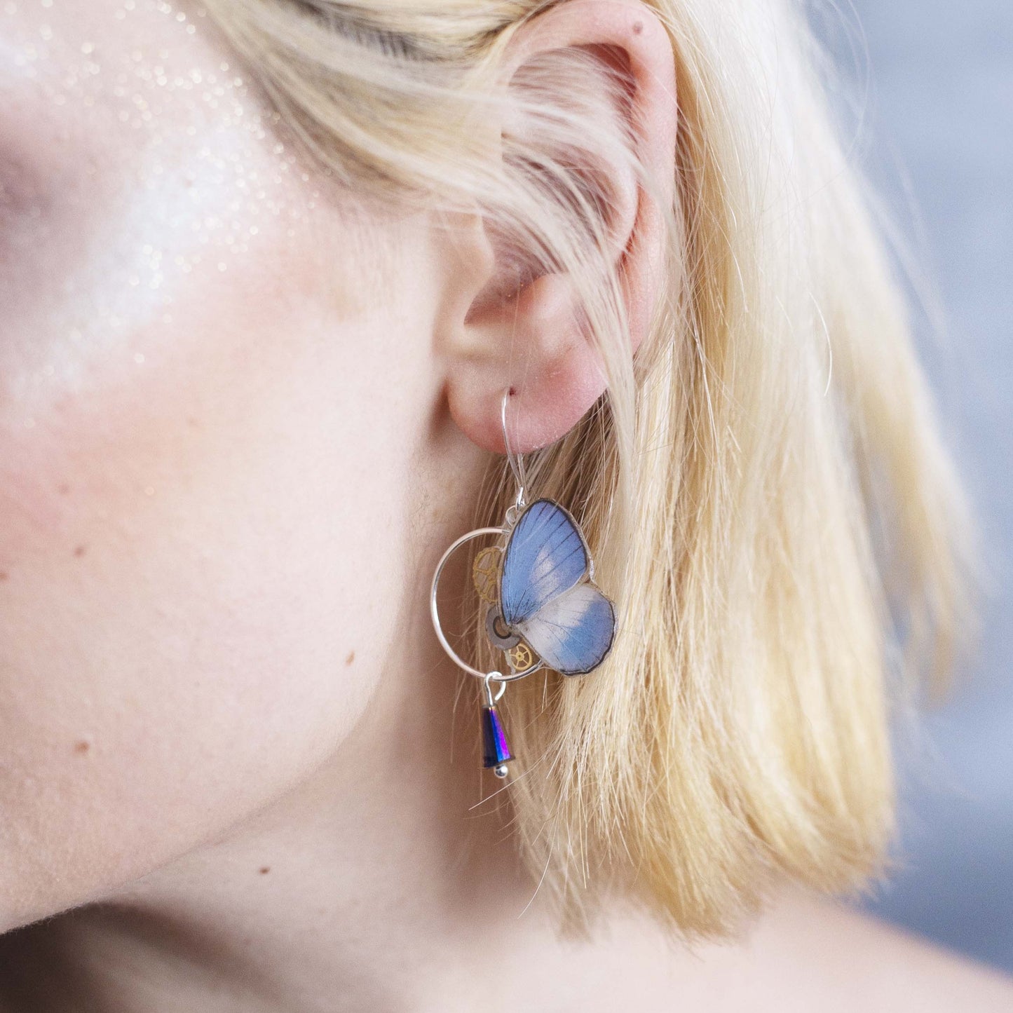 Boucles d'oreille Zéphyr papillon Jamides bleu ciel blanc nacré – Art Nouveau | Victorian Rehab