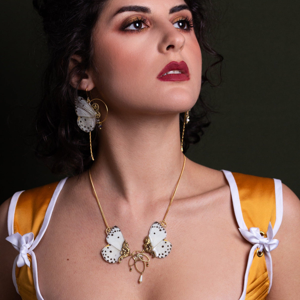 Collier Sphynx papillon Calypso blanc – engrenage horlogerie ancienne steampunk Art Nouveau | Victorian Rehab