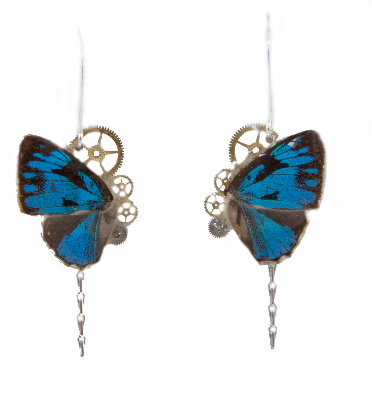 Détail boucles Aponi Poritia – aile papillon bleu noir engrenage montre ancienne fait main Hérault